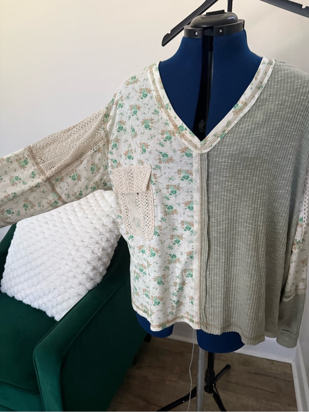POL Women's Sage Green Floral Patchwork V-Neck Top - Picture 2 of 4